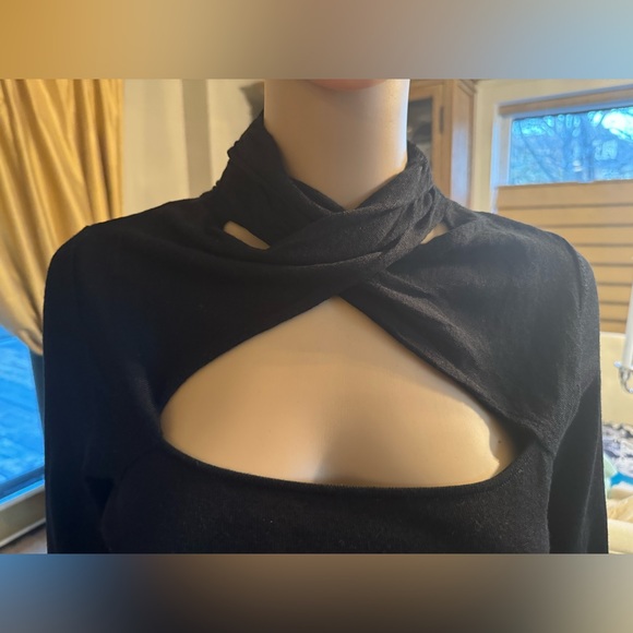 Great Black Karen Millen cutout sweater, size 2 (small-medium) - Picture 2 of 7